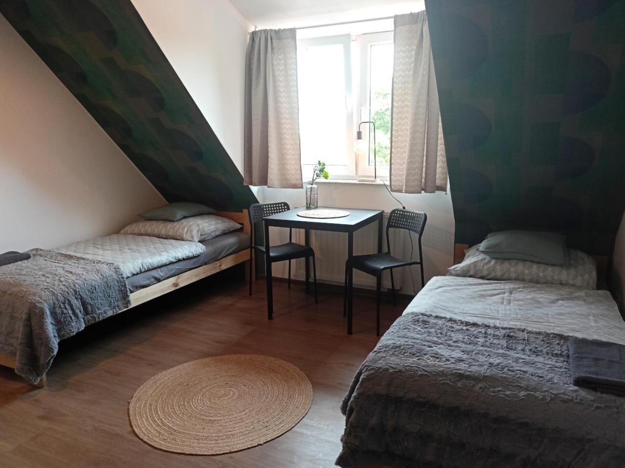 Lemuria Pokoje Hostel Chojnowska A Legnica Exterior photo